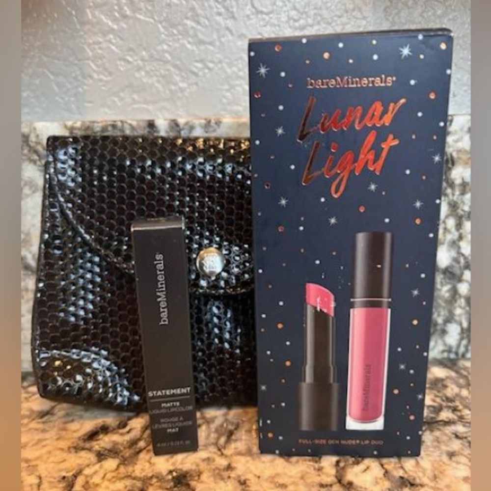 bareMinerals 3 PRODUCTS! plus pouch
Lunar Light set & Matte Lipcolor X3 NIB